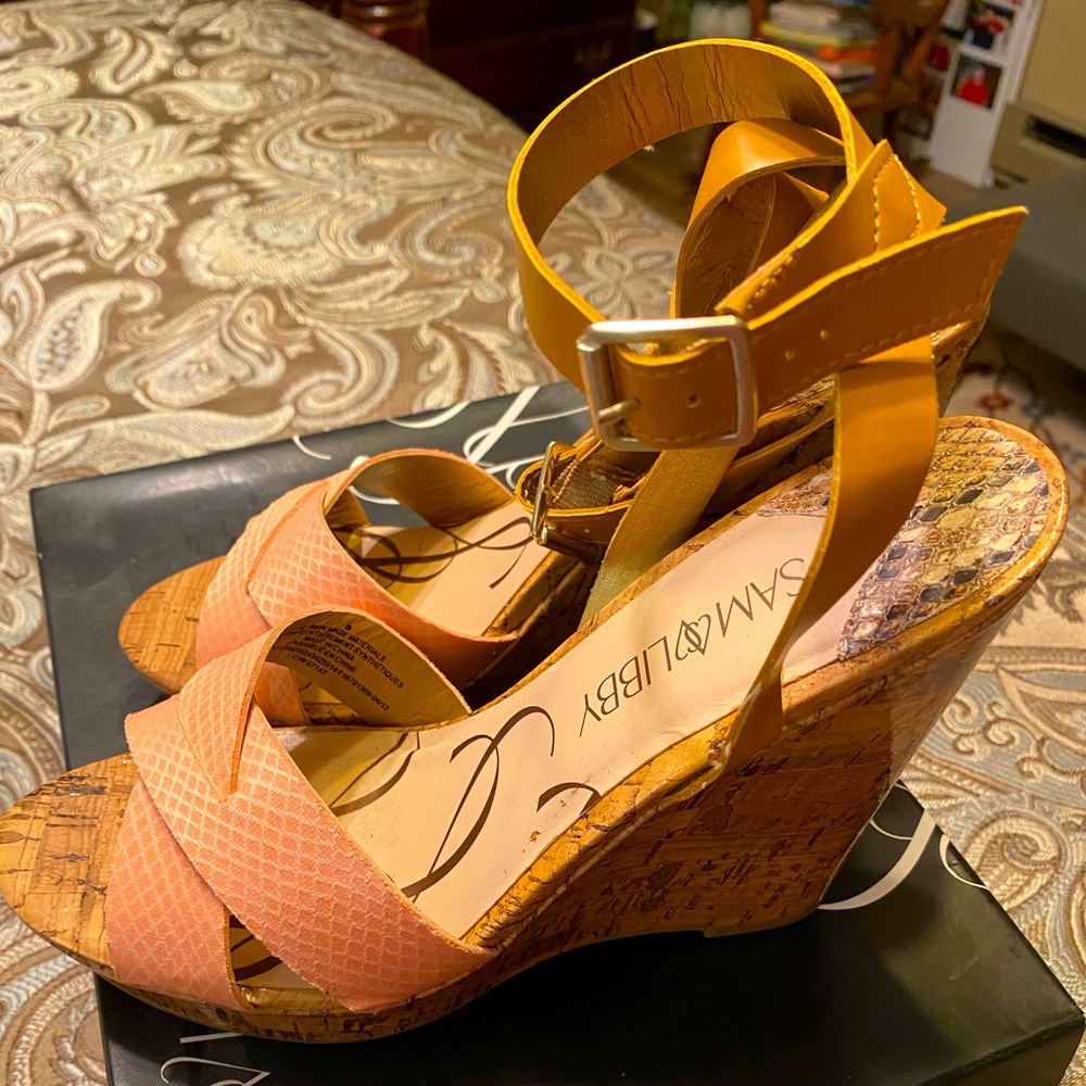 Sam & Libby “Kelly” Sandal. Size 8, Coral.